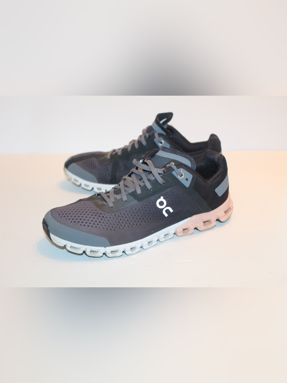 On Cloudflow Women’s Shoes Size 9